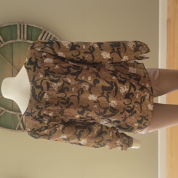 LOFT floral top - Picture 4 of 11